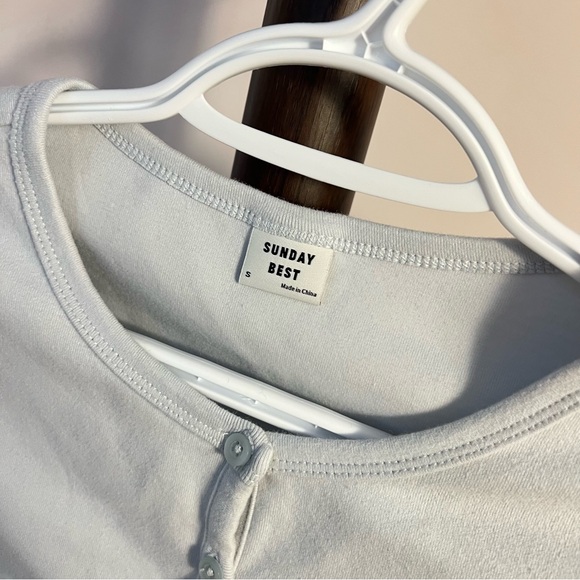 aritzia button long sleeve crop top - Picture 3 of 3